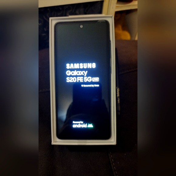 Samsung Galaxy S20 FE 5G - Picture 1 of 4